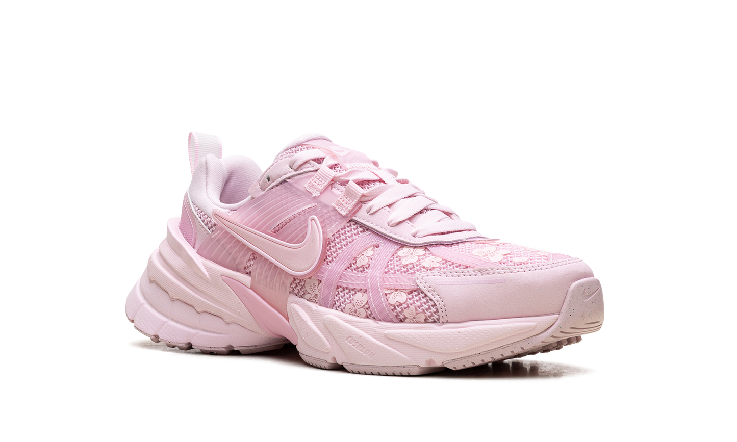 V2K Run WMNS"Pink Foam Arctic Pink" HJ5269 600