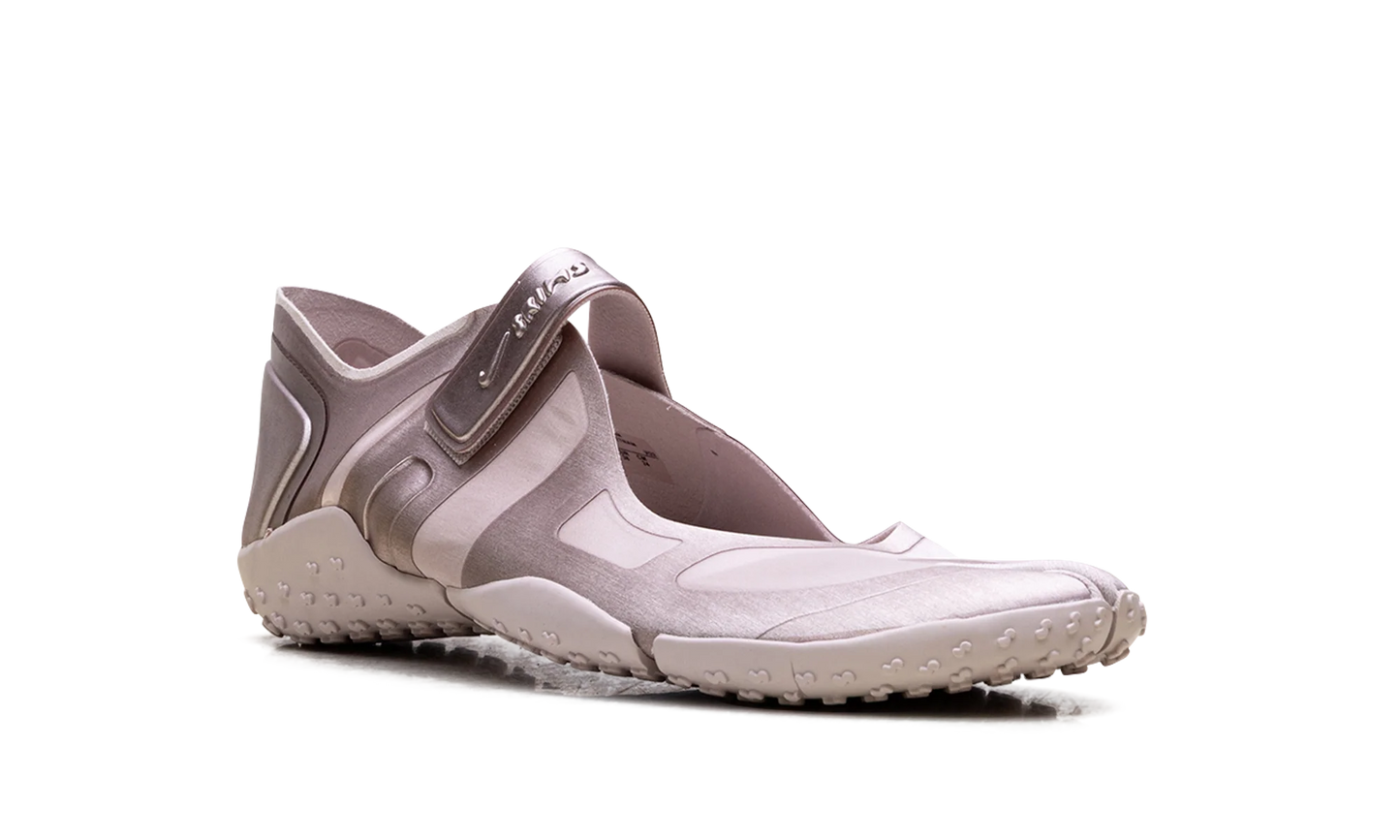 Air Rift Satin WMNS "SKIMS - Slit Red" IQ7158 600