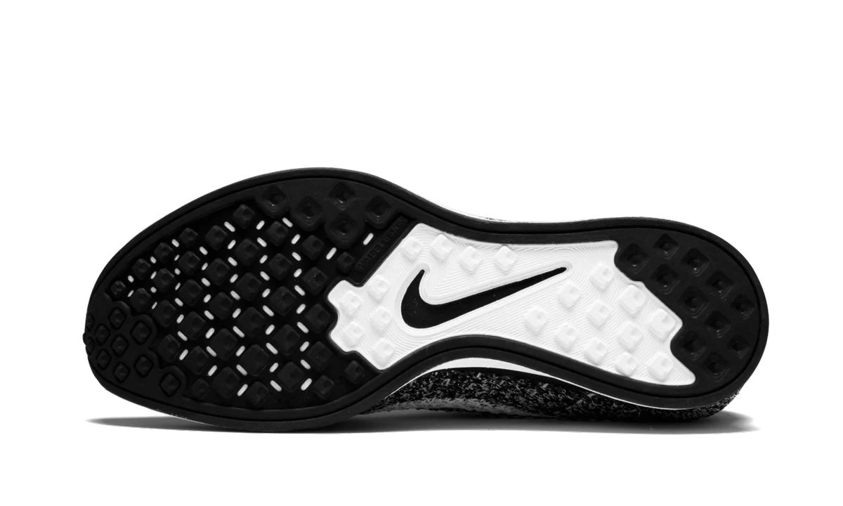 Flyknit Racer "Oreo" 526628 012