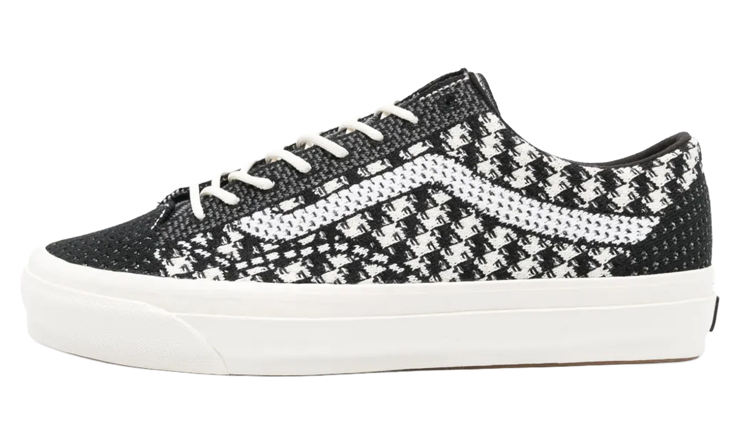 Old Skool 36 EK "Black" VN000D8HHR01