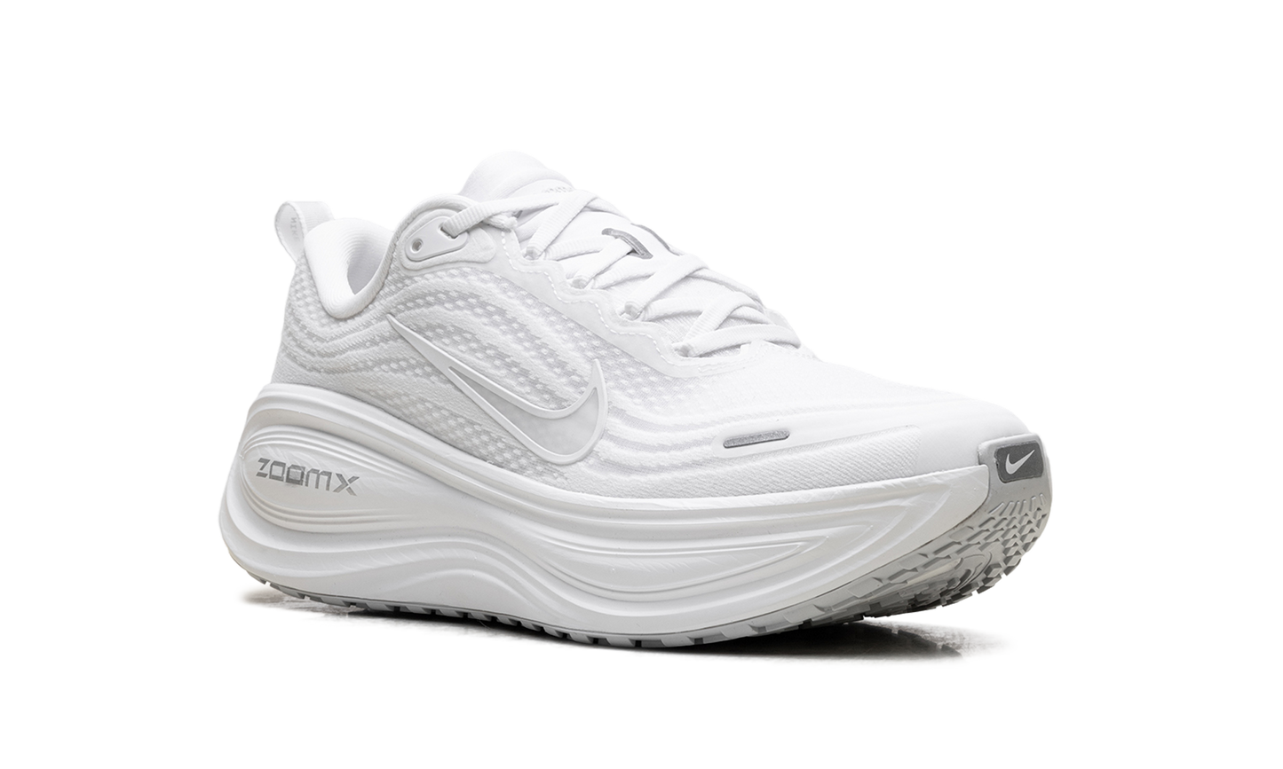 Vomero Plus WMNS"Triple White" HV8154 102