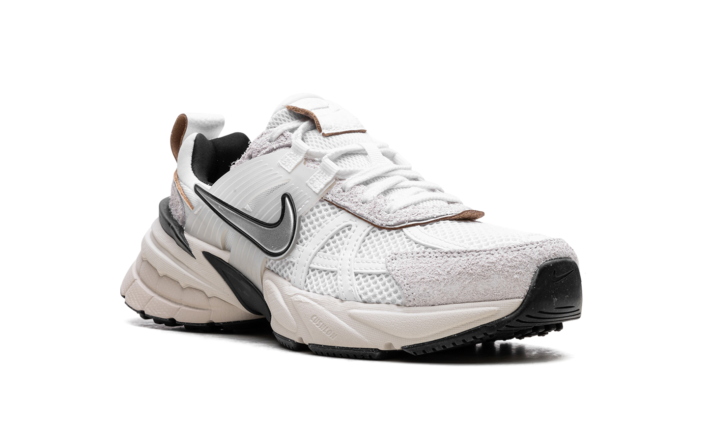 V2K Run Wmns"Summit White" FN6703 100