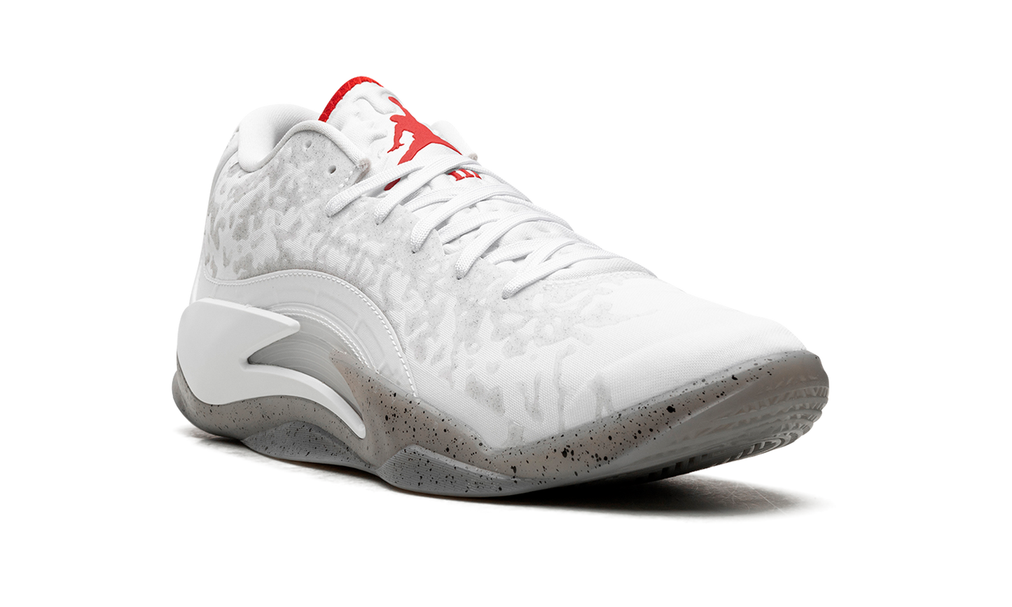 Zion 3 "White/University Red" DR0675 106