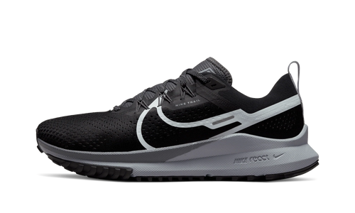 React Pegasus Trail 4 "BLACK WHITE" DJ6158 001