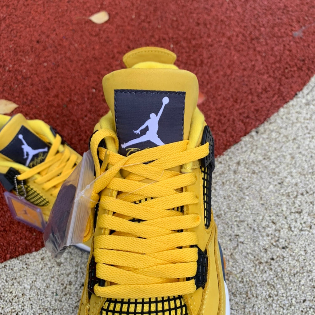 4 Retro Lightning (2021)