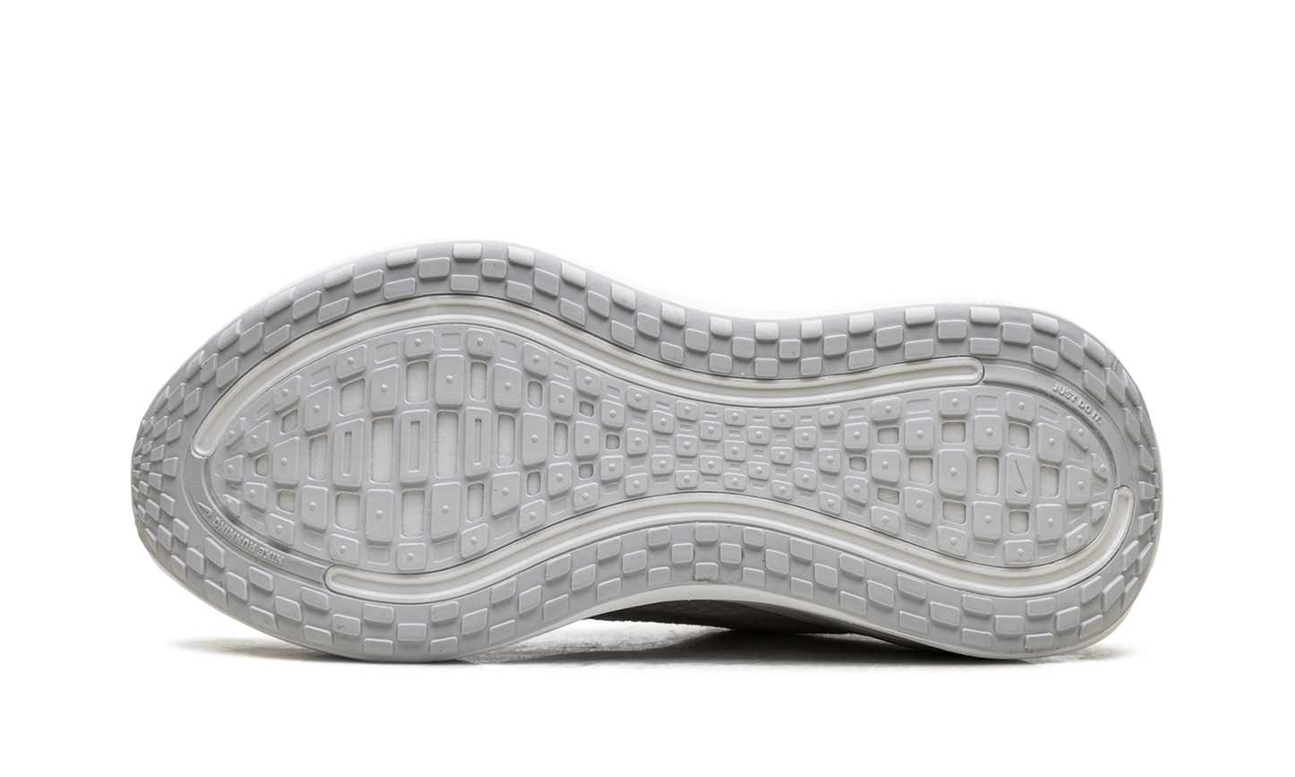 Vomero Plus WMNS"Triple White" HV8154 102