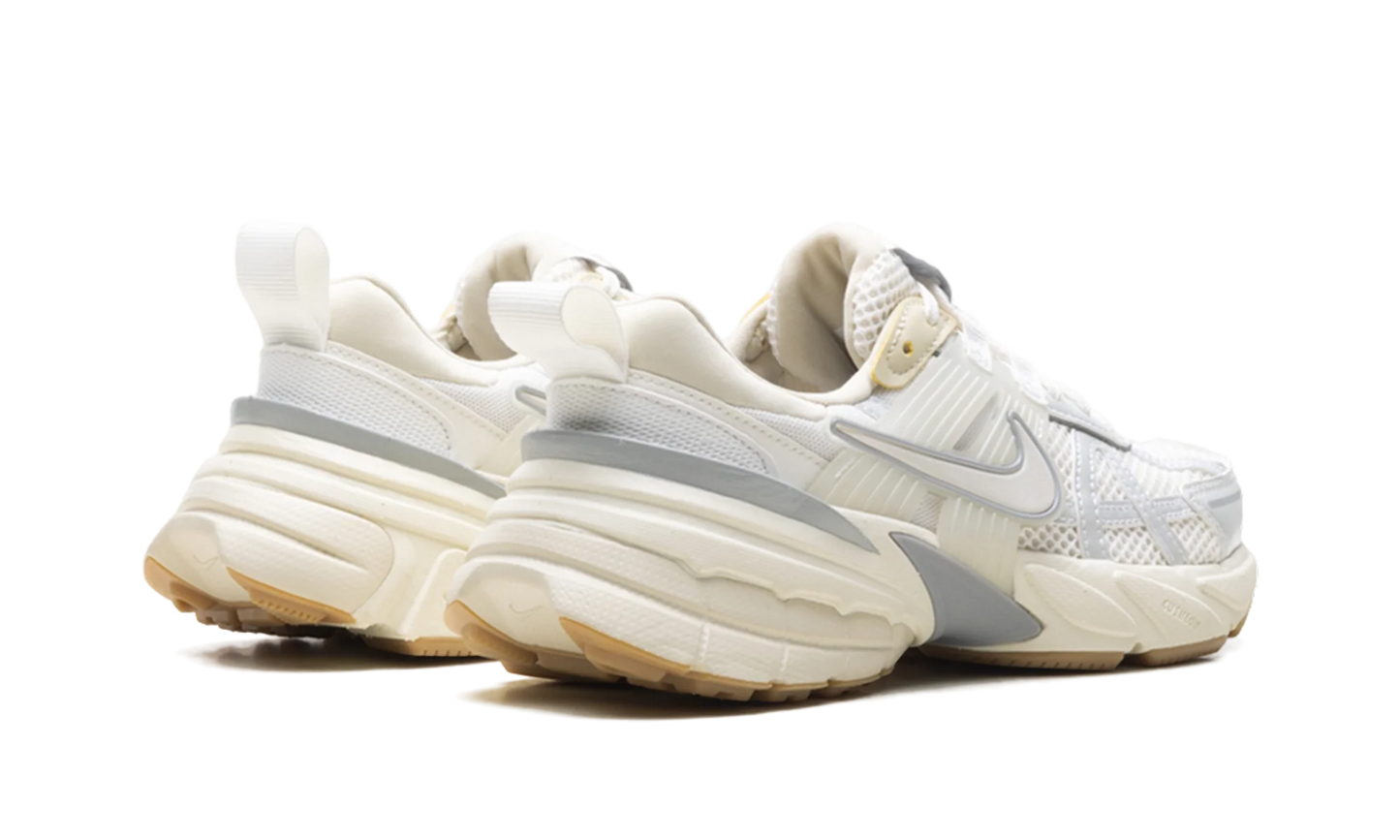 V2K Run WMNS "White Photon Dust Fir" FD0736 108