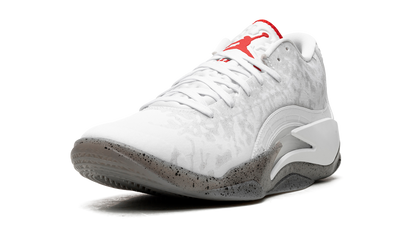 Zion 3 "White/University Red" DR0675 106