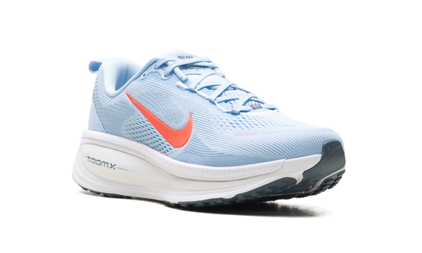 Vomero 18 "Ice Blue / White / Blue Fox / Bright Crimson" IQ9406 411