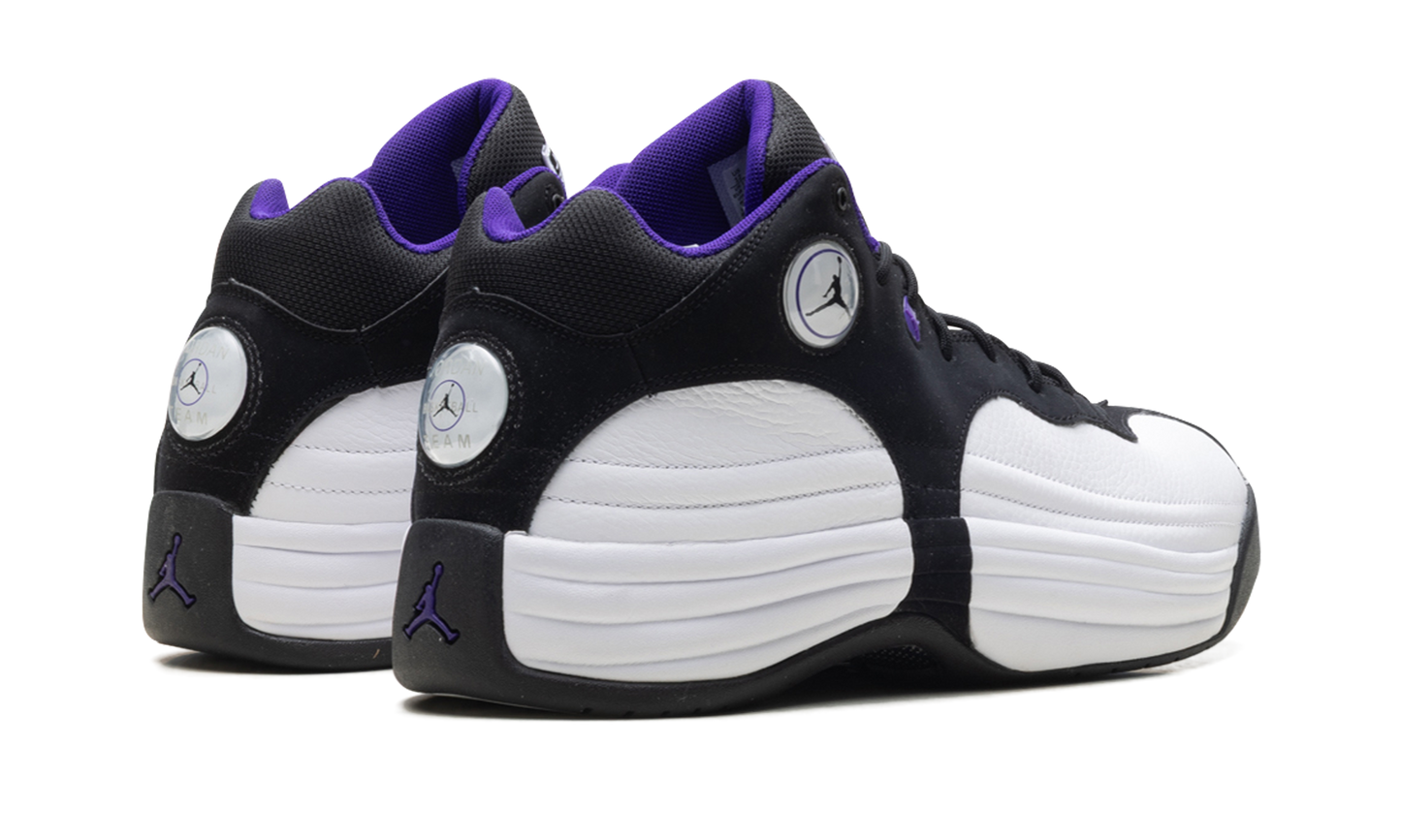 Jumpman Team "White/Field Purple" CV8926 105