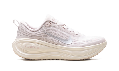 Vomero Plus WMNS "Silt Red Stardust" HV8154 605