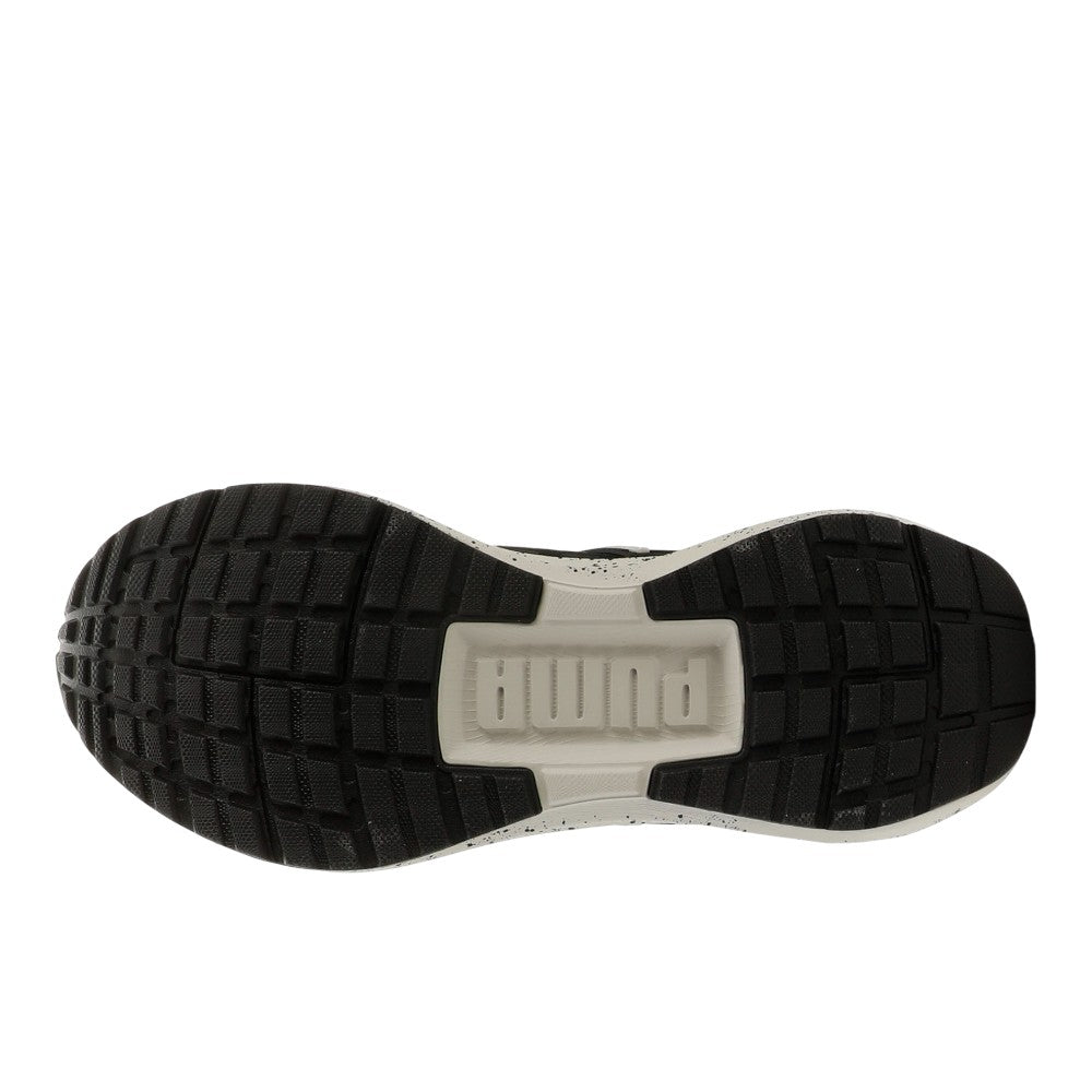 Outpace Speckle Sneakers