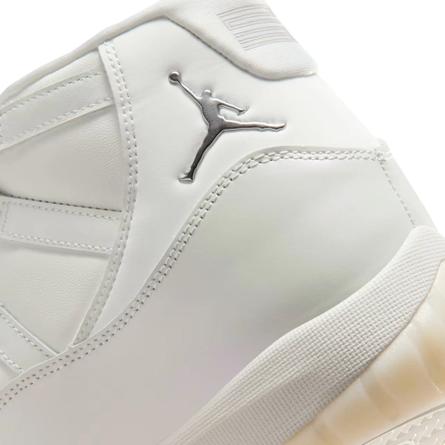 11 Retro 'Pearl' Women's (2025)