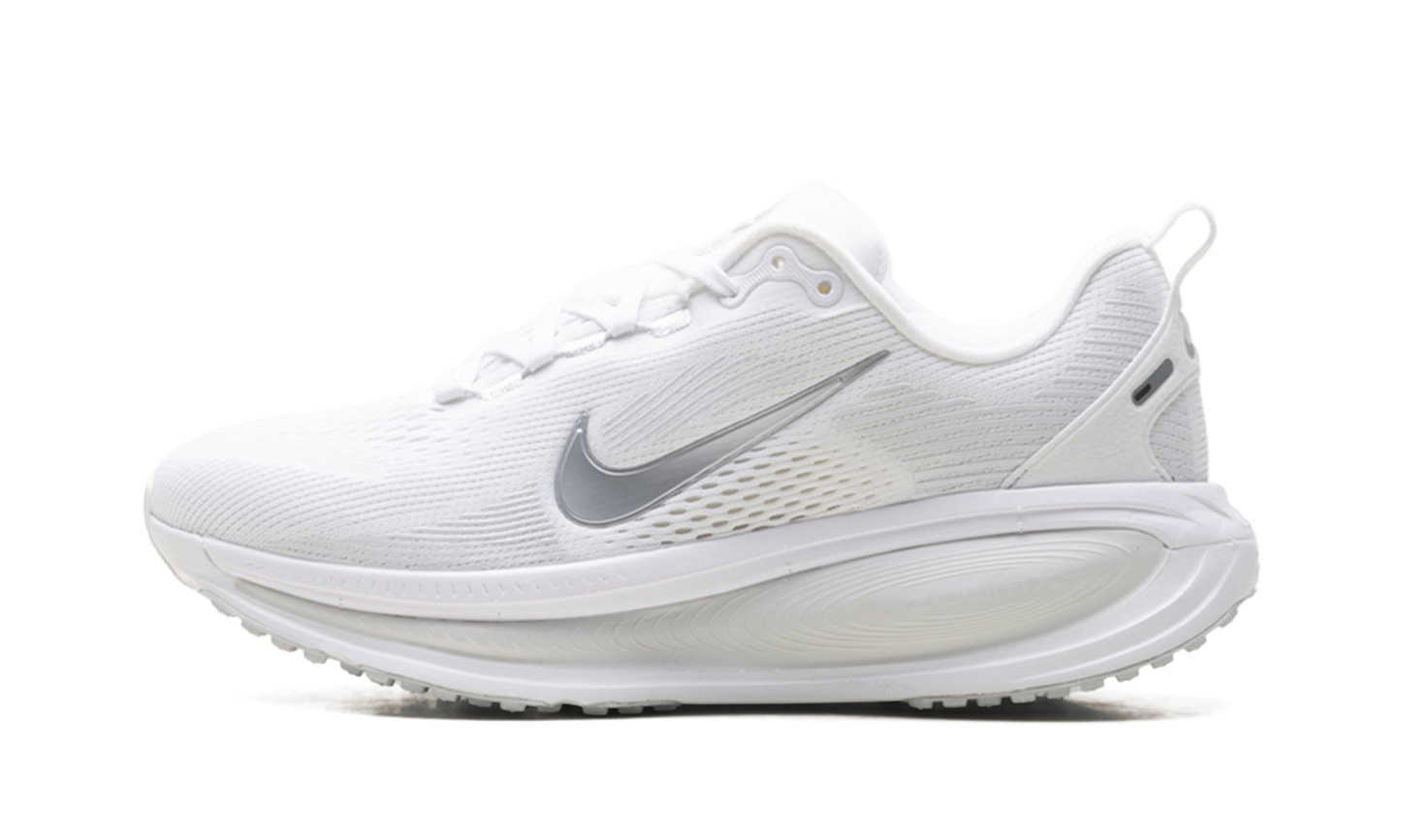 Vomero 18 WMNS"White Photon Dust Summit White Metallic Silver" HM6804 104