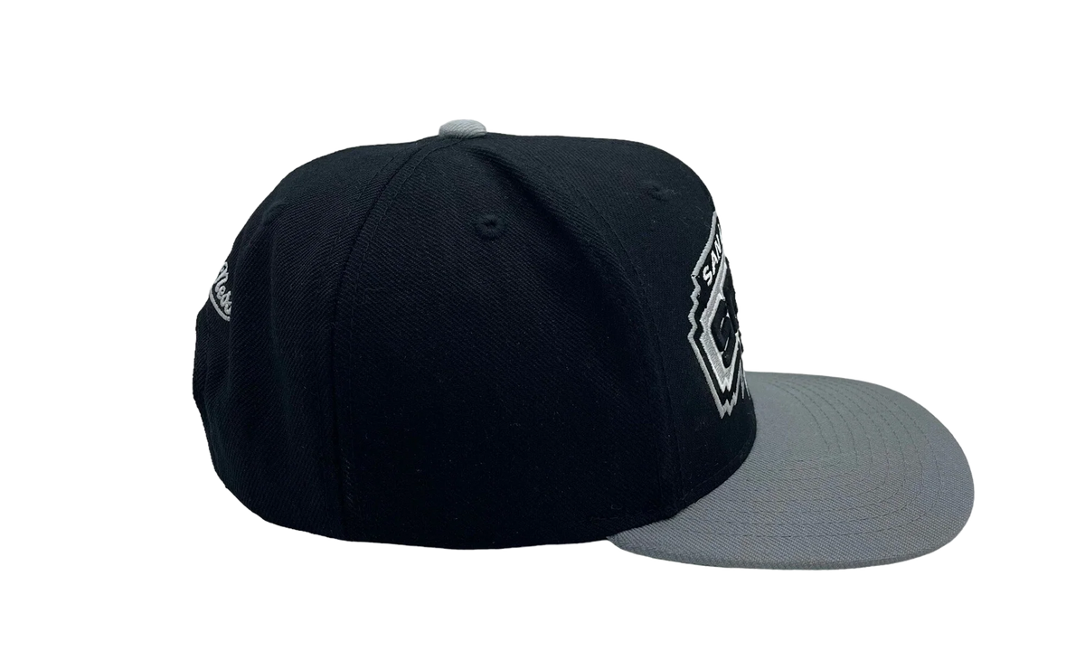 NBA XL Logo 2-Tone Snapback "San Antonio Spurs - Black" NM04ZMTC5SPURS