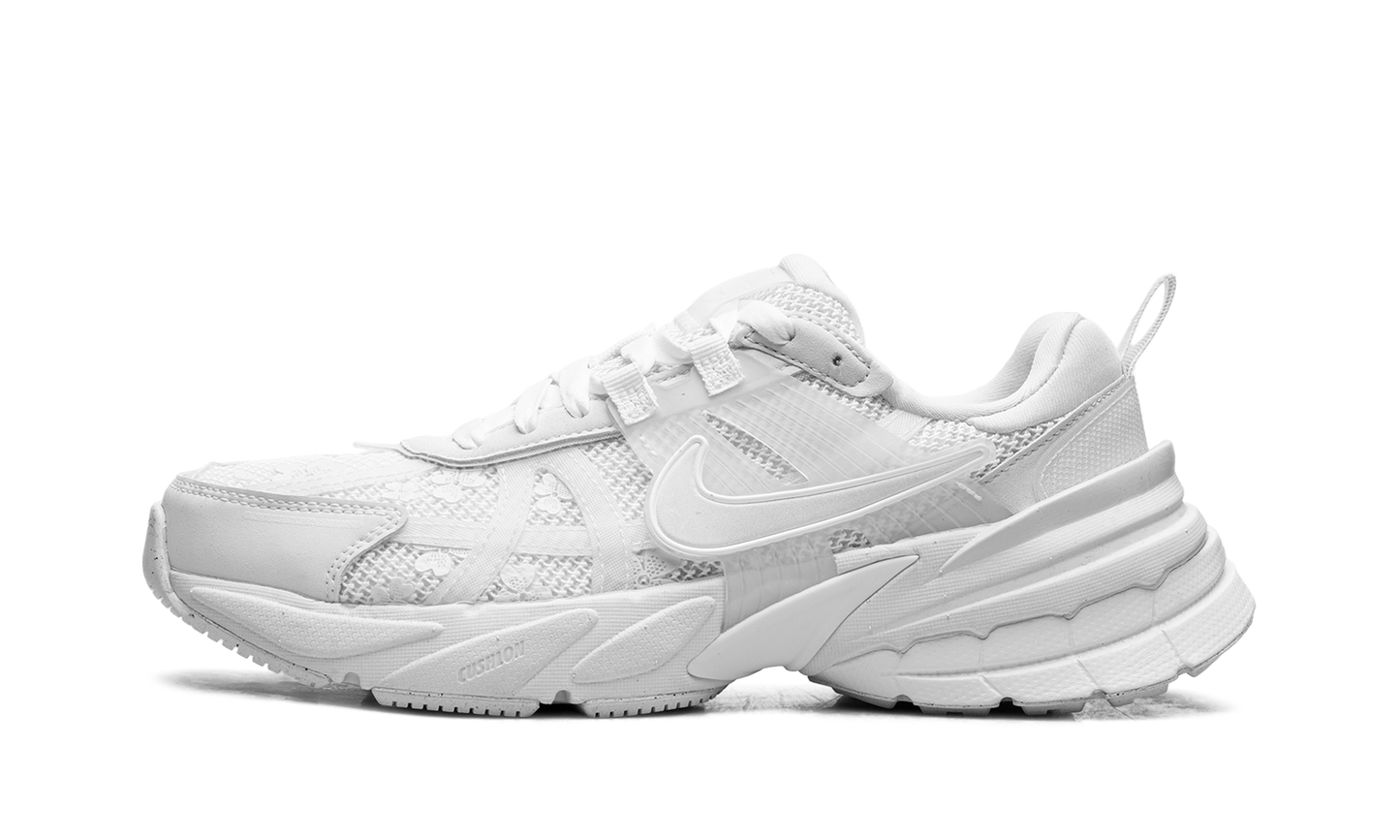 V2K Run WMNS"White Summit White" HJ5269 100