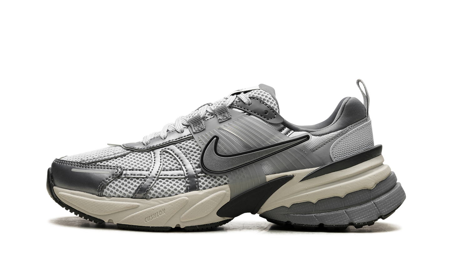 V2K RUN WMNS"Pure Platinum Wolf Grey" FD0736 003