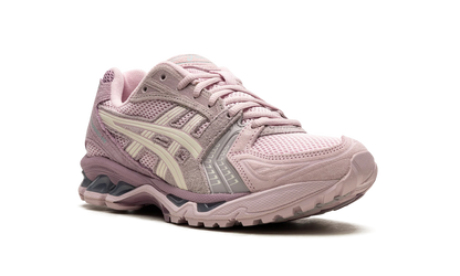 GEL KAYANO 14 WMNS "BARELY ROSE CREAM" 1202A105 700