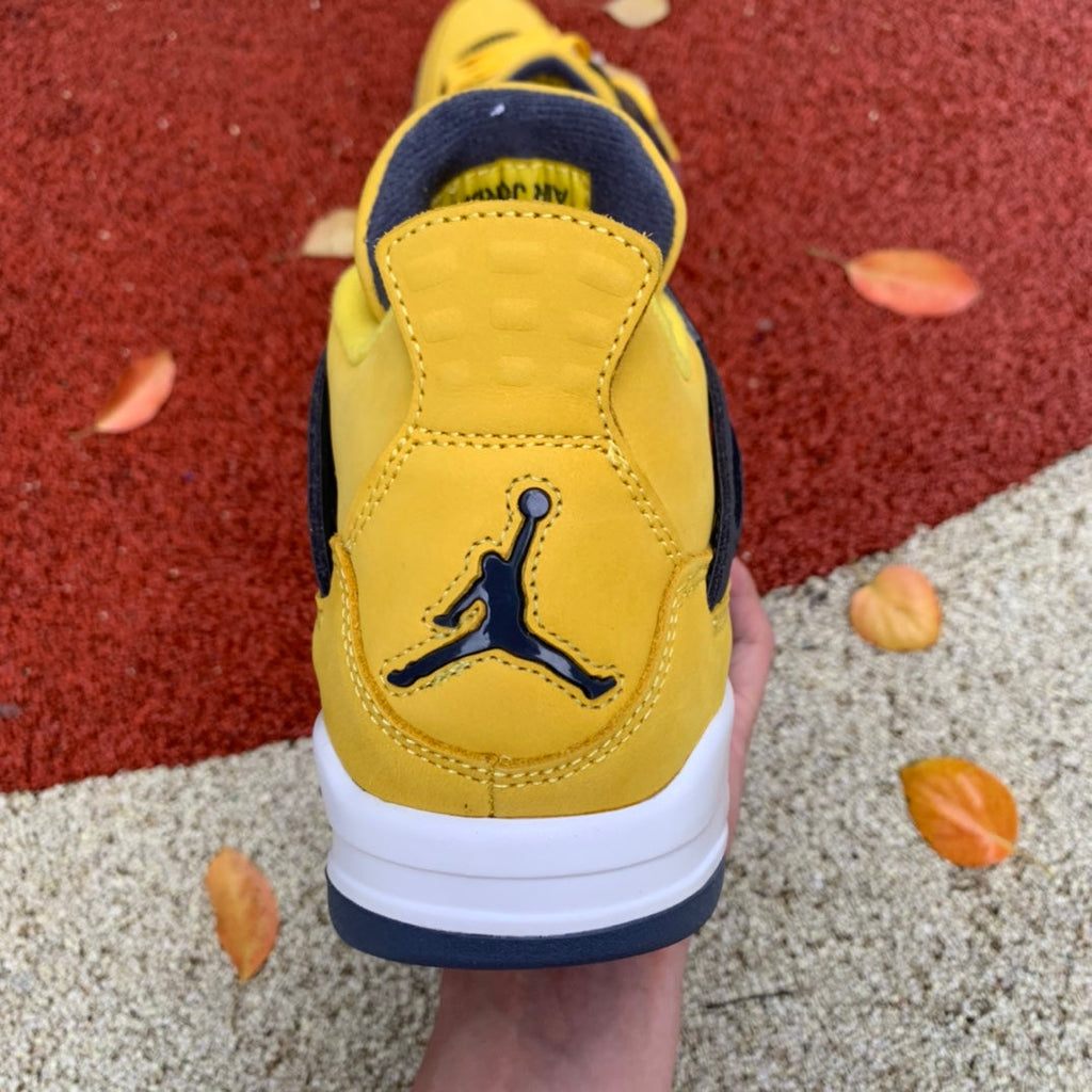 4 Retro Lightning (2021)