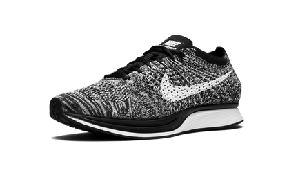 Flyknit Racer "Oreo" 526628 012