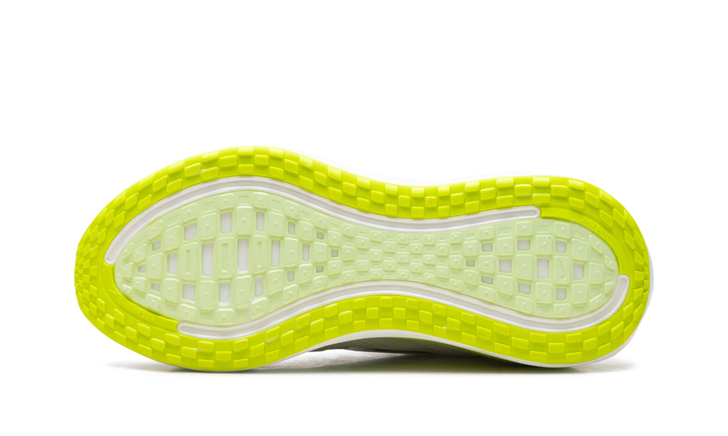 Vomero Plus "White Barely Volt Black" HV8150 120