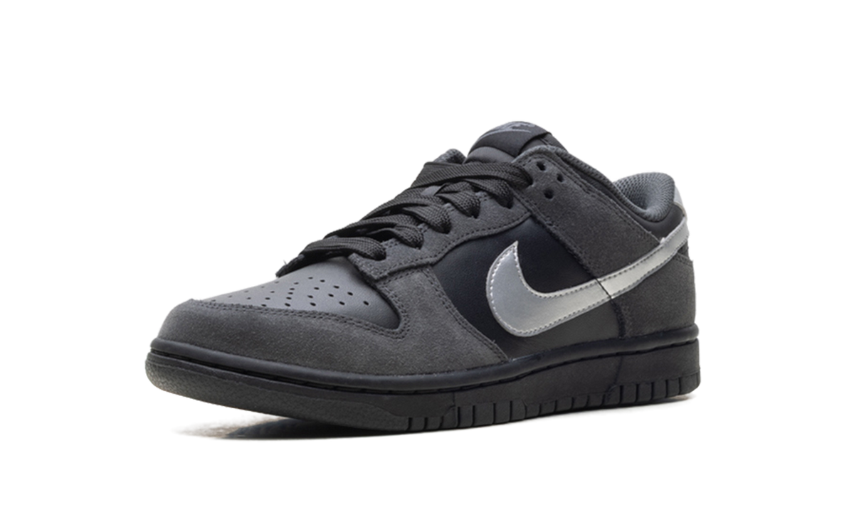 Dunk Low WMNS"Anthracite/ Metallic Silver" II7636 001