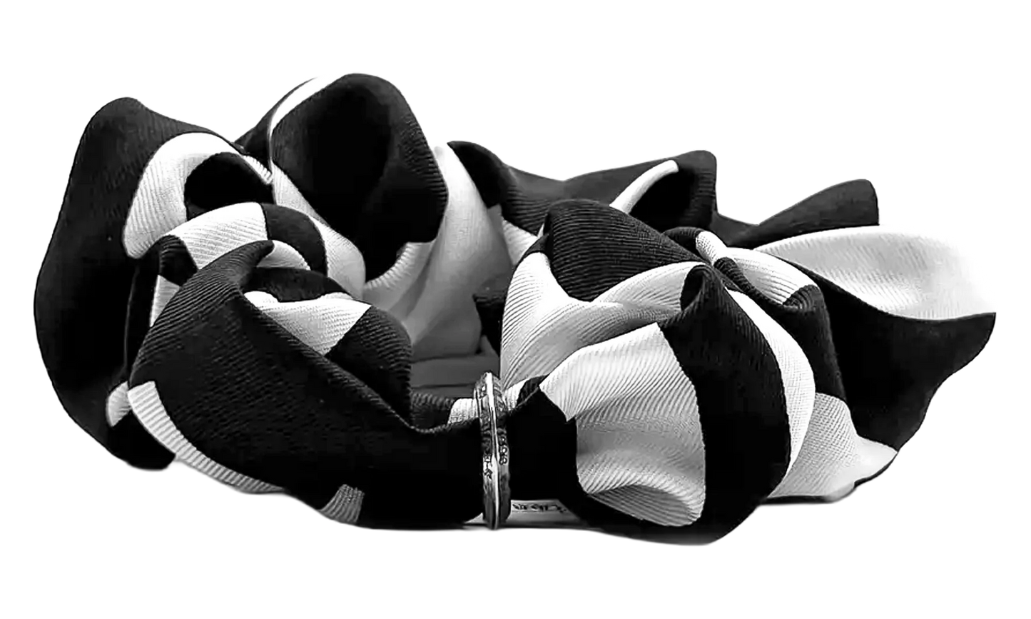 Silk Scrunchie "Black / White" CHRM0862