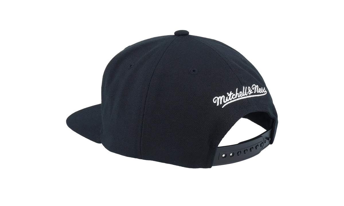 NBA Hardwood Classics Evergreen Black White Snapback Cap "Charlotte Hornets - Black" HS8549 CHOBLCK