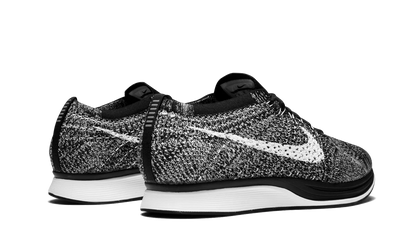 Flyknit Racer "Oreo" 526628 012