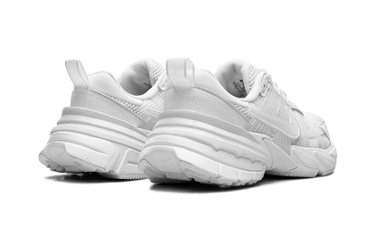 V2K Run WMNS"White Summit White" HJ5269 100