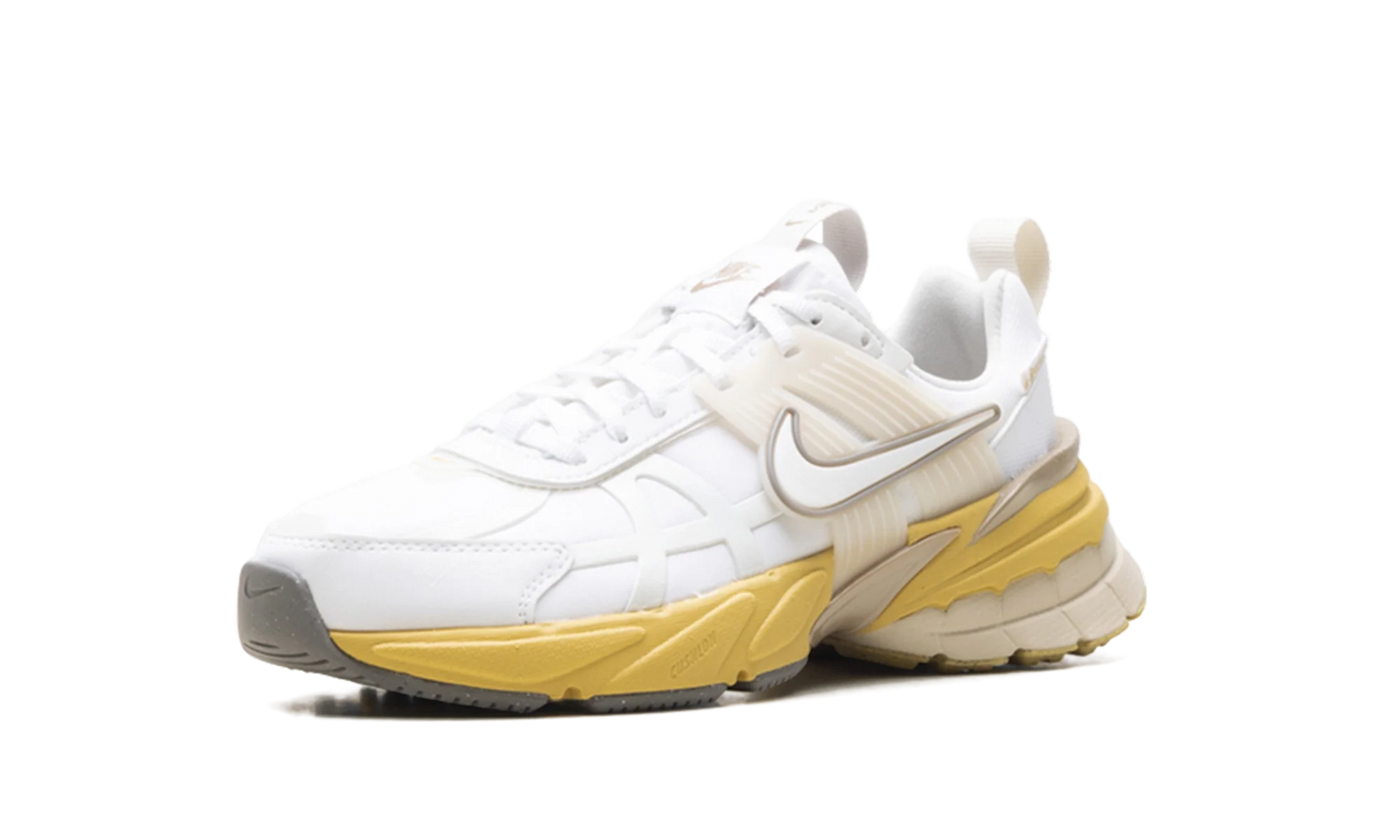 V2K Run WMNS "Gore-Tex White Light Bone" FZ2622 100