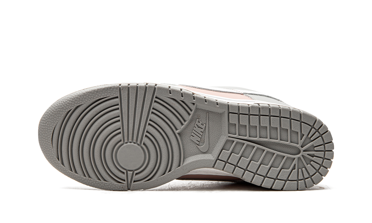 DUNK LO MNS WMNS"Soft Grey/ Pink" DM8329 600