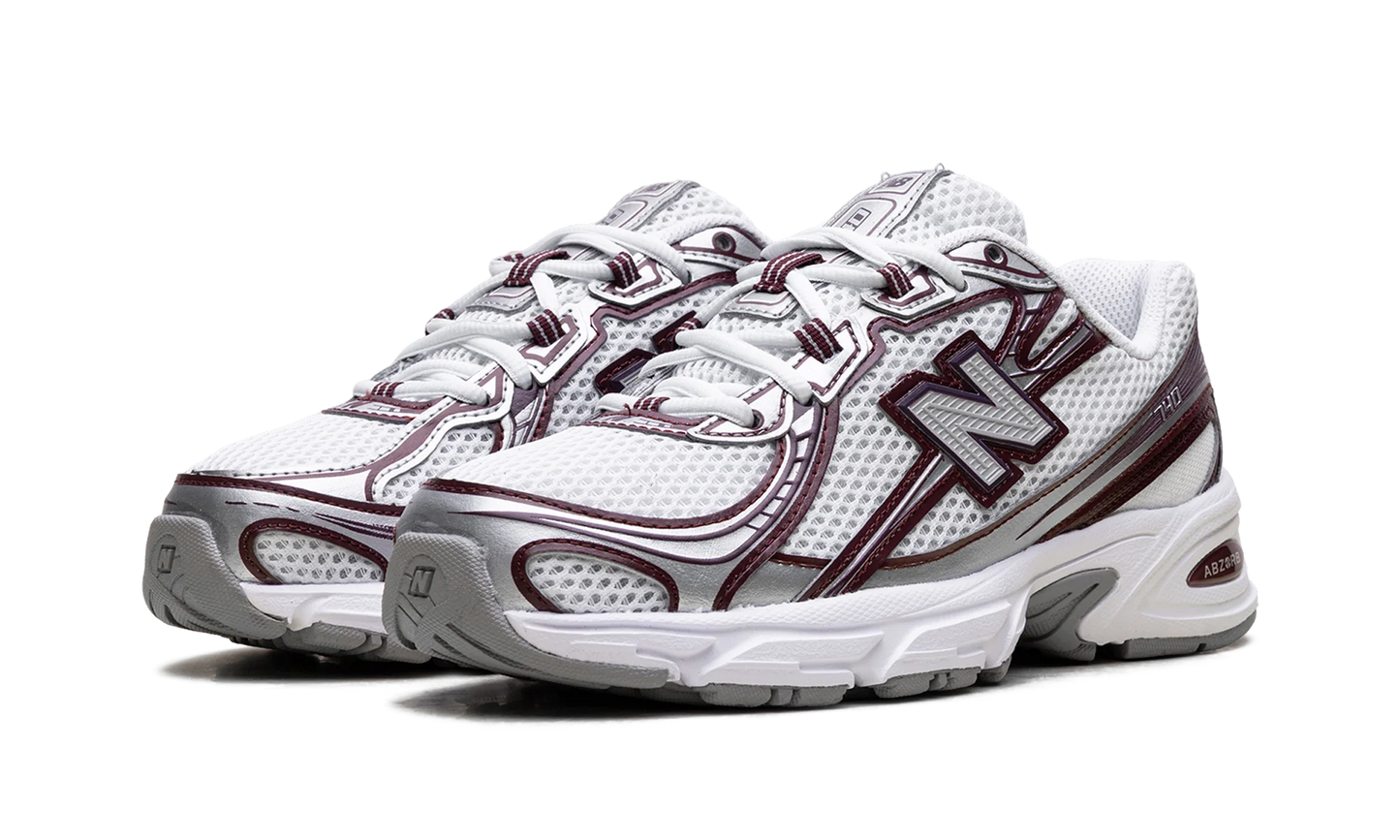 740v2 "White Burgundy Silver" U740jw2