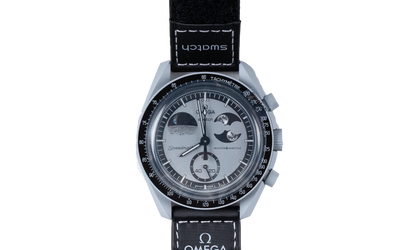 Swatch x Omega Bioceramic Moonswatch "Mission To Earthphase" SO33M700