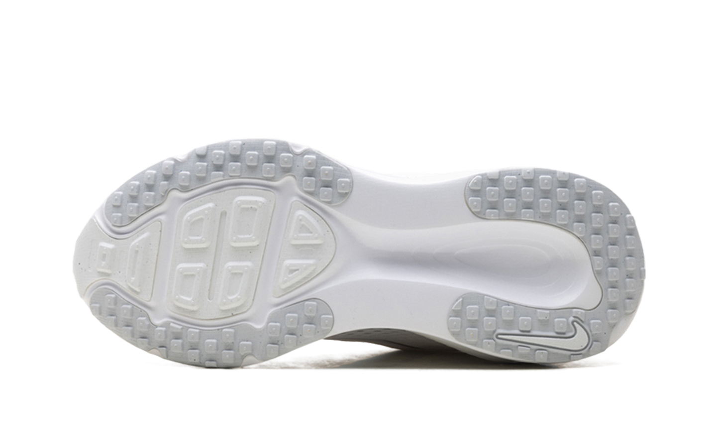 Vomero 18 WMNS"White Photon Dust Summit White Metallic Silver" HM6804 104