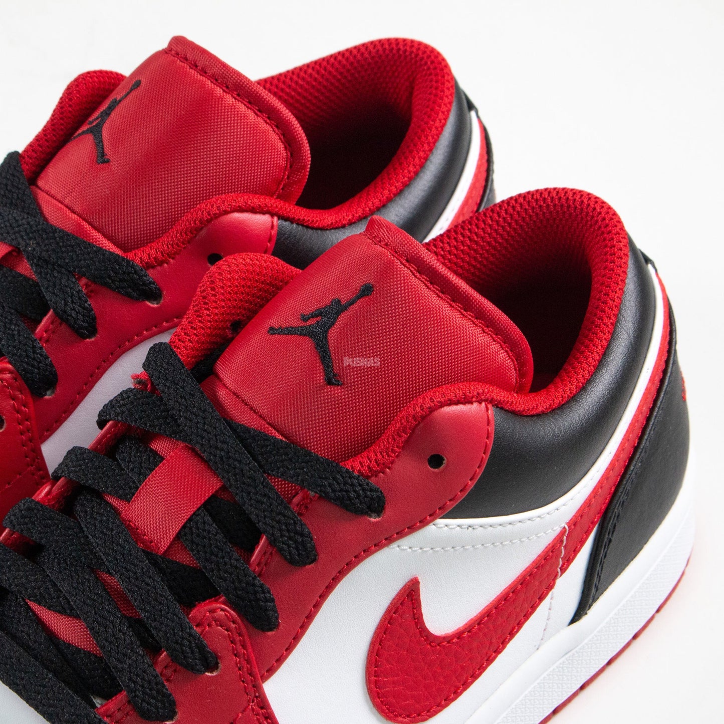 1 Low 'Bulls' (2022)