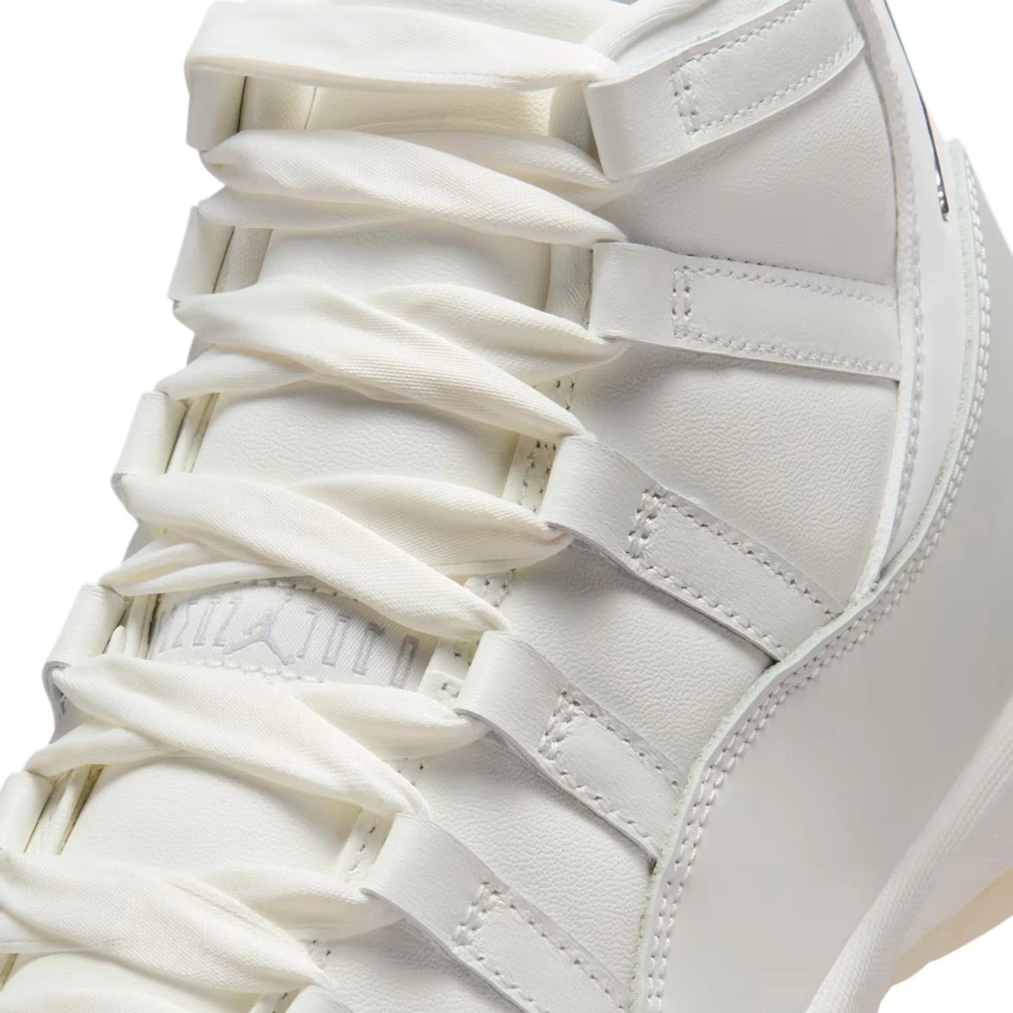 11 Retro 'Pearl' Women's (2025)