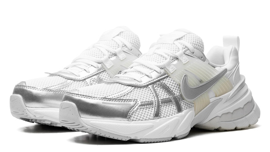 V2K Run Metallic Silver White (Women's)