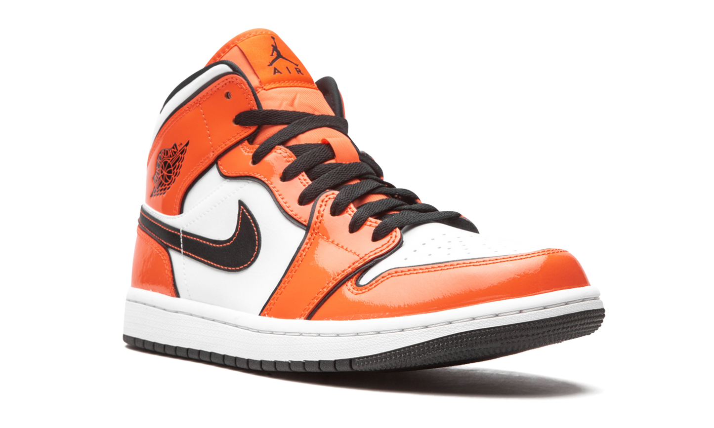 1 Mid SE "Turf Orange" DD6834 802