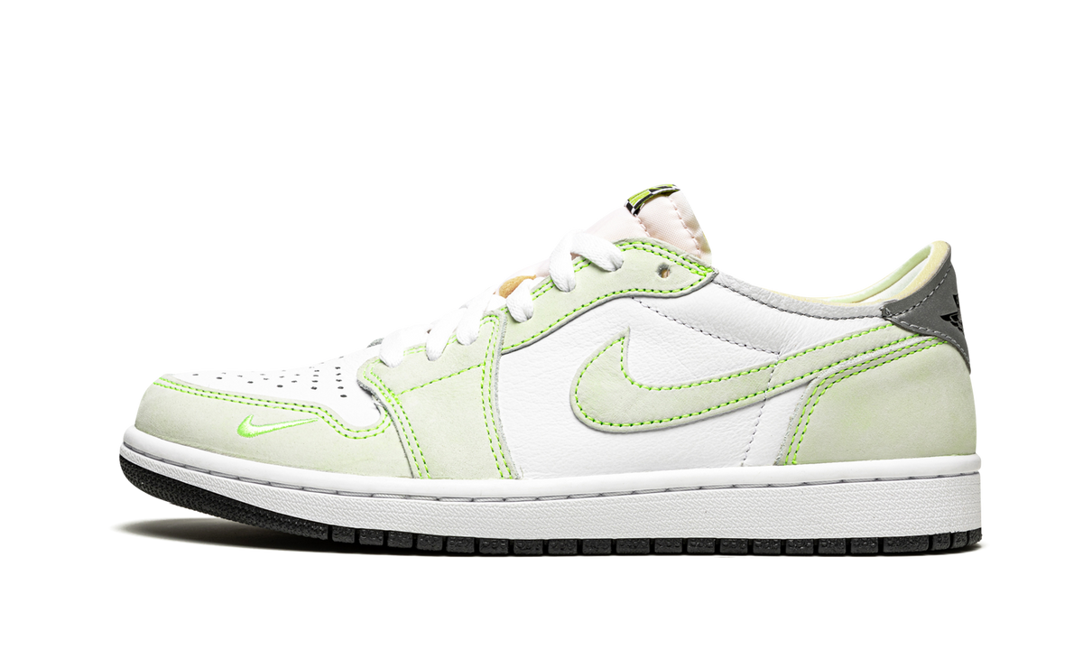 1 Low OG "Ghost Green" DM7837 103