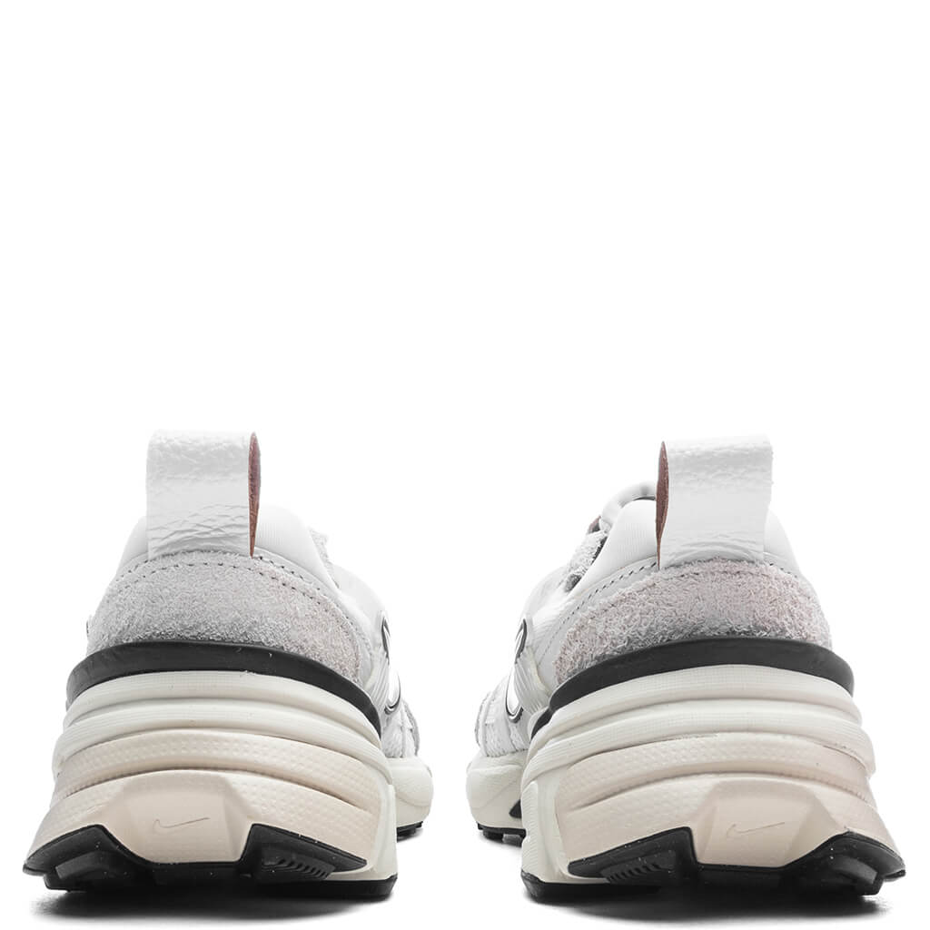 Women's V2K Run - Summit White/Chrome/White/Light Orewood Brown