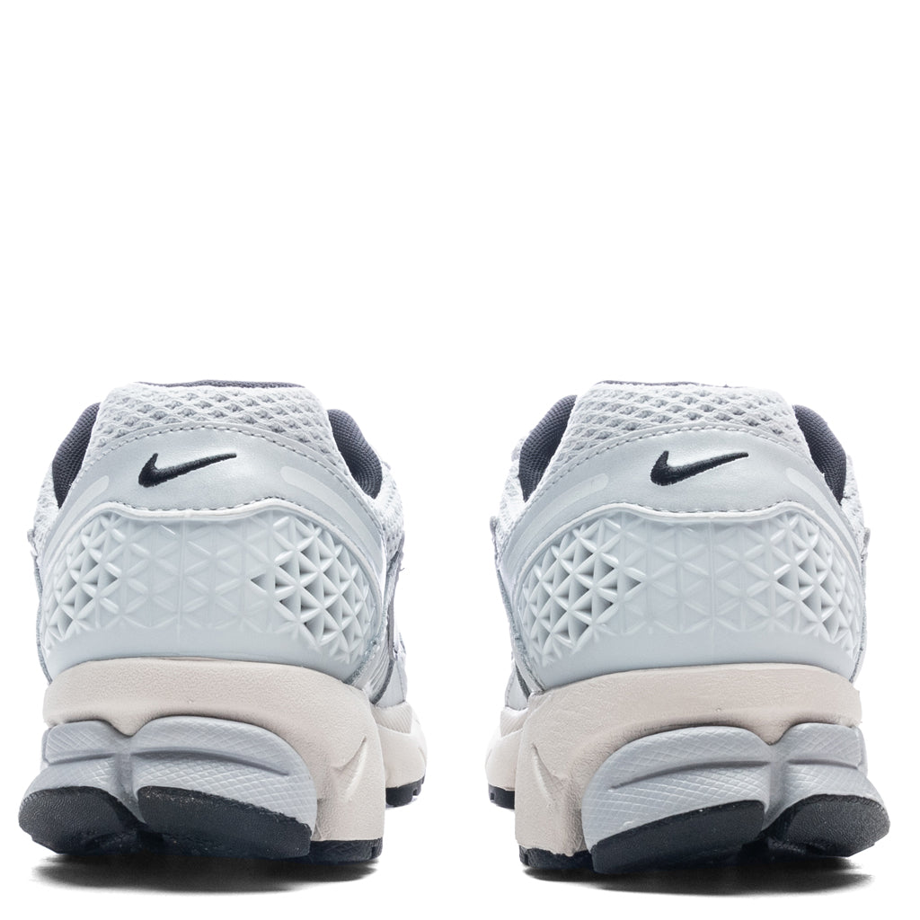Women's Zoom Vomero 5 - Pure Platinum/Chrome/Light Orewood Brown