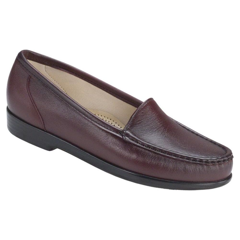 Women's Simplify Slip-On Loafer in Antique Wine Wide