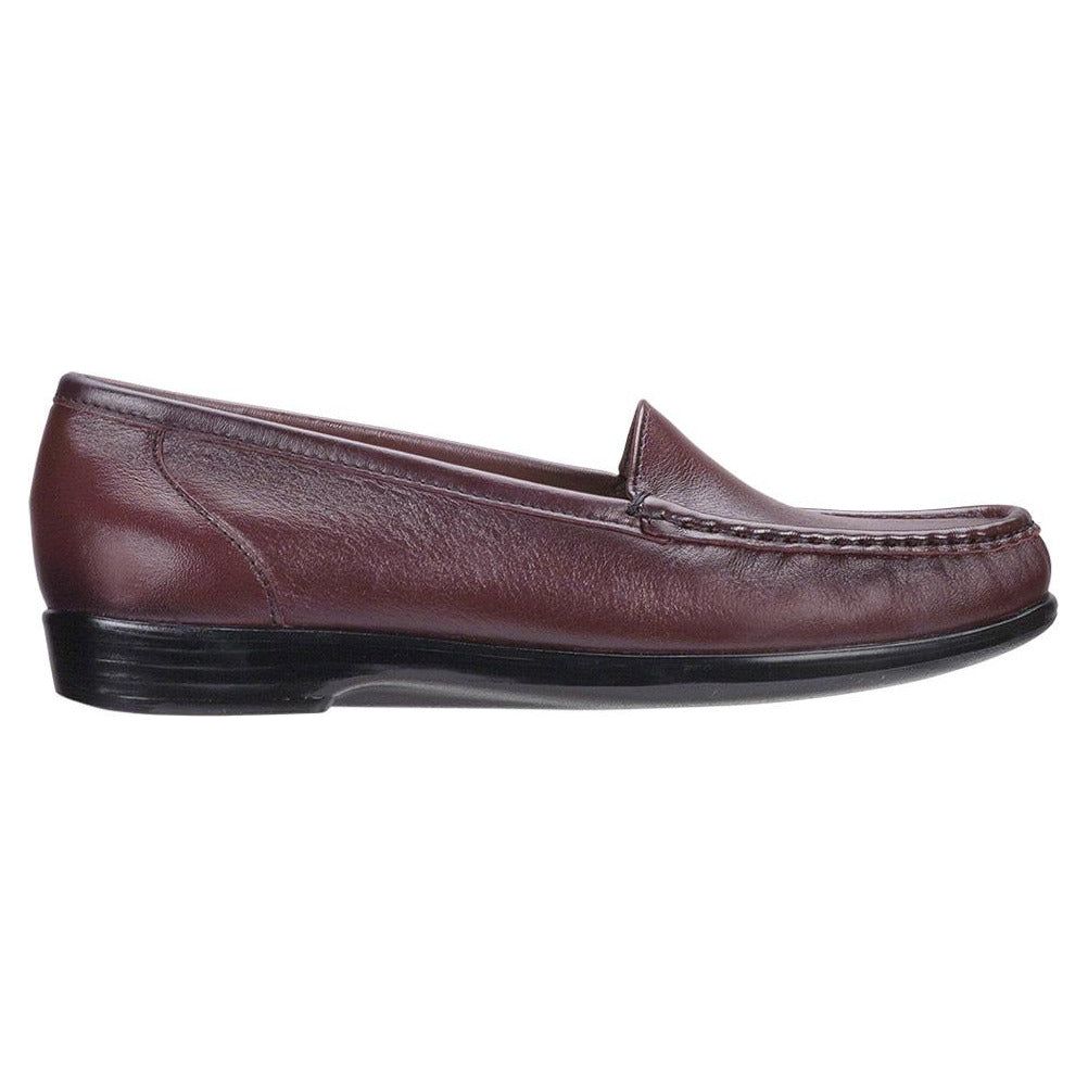 Women's Simplify Slip-On Loafer in Antique Wine Wide