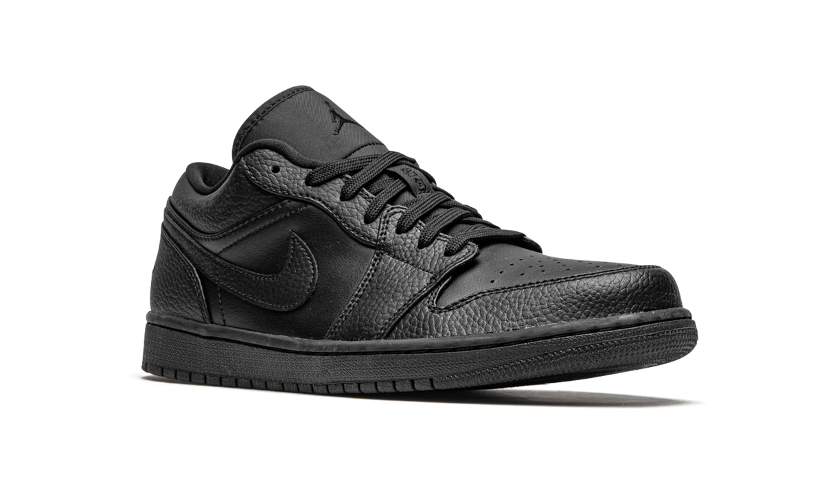 1 Low "Triple Black" 553558 091