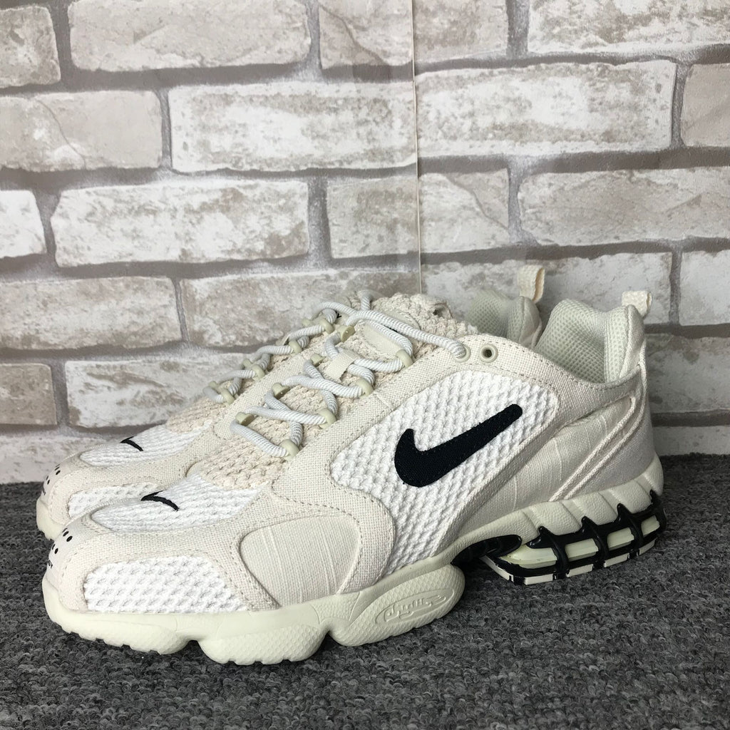 Zoom Spiridon Cage 2 Stussy Fossil