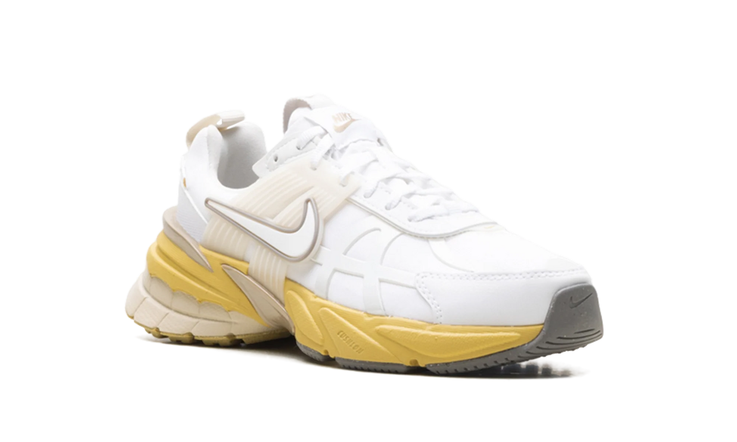 V2K Run WMNS "Gore-Tex White Light Bone" FZ2622 100