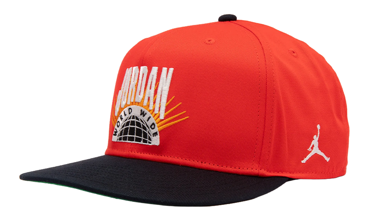 Jordan Essentials Pro Structured Flat Bill Hat "Chile Red / Kelly Green / Sail" IF3508 673