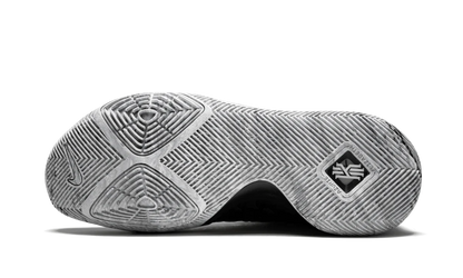 Kyrie 3 BHM "BHM" 852415 001