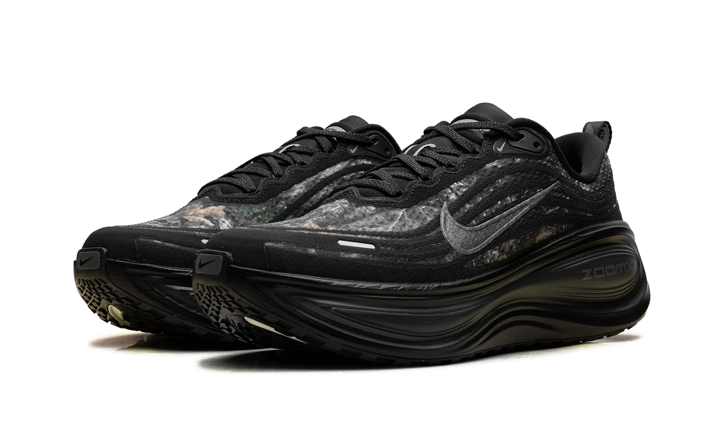 Vomero Plus "Black / Dark Smoke Grey / Anthracite / Metallic Dark Grey" IM3985 001